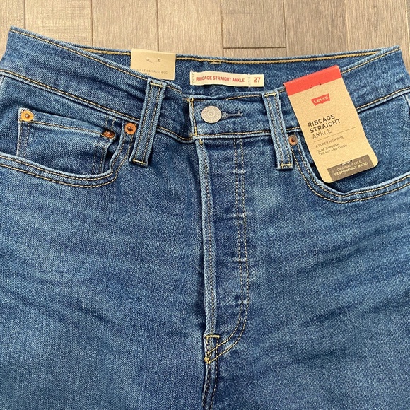 NWT Levi's Ribcage Straight Ankle Button Fly Jeans - Picture 3 of 11